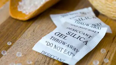 How does silica gel work