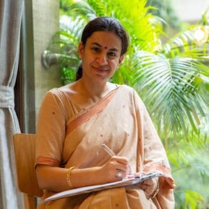 Dr.-Nisha-Khanna